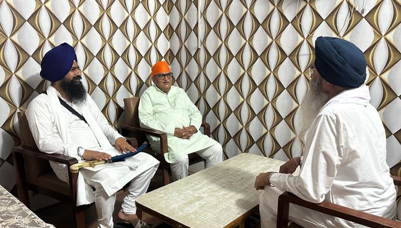 ਜਥੇਦਾਰ ਗੜਗੱਜ ਤੇ ਧਾਮੀ ਵੱਲੋਂ ਰਾਜਪਾਲ ਗੁਲਾਬਚੰਦ ਕਟਾਰੀਆ ਨਾਲ ਬੰਦ ਕਮਰਾ ਮੀਟਿੰਗ