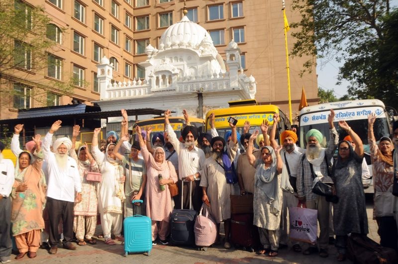 ਸਿੱਖ ਸ਼ਰਧਾਲੂਆਂ ਦੇ ਜਥੇ ਦਾ ਪਾਕਿਸਤਾਨ ’ਚ ਨਿੱਘਾ ਸਵਾਗਤ