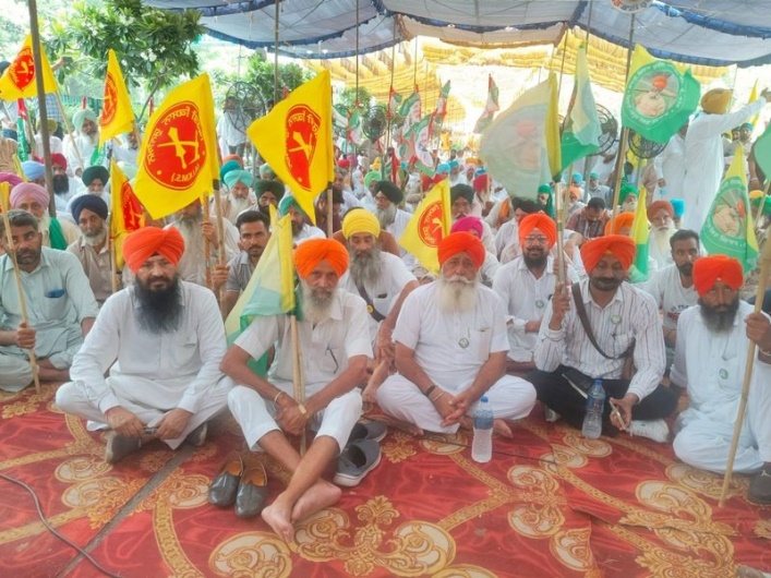 ਚੰਡੀਗੜ੍ਹ ਸਰਹੱਦ ’ਤੇ ਸੰਯੁਕਤ ਕਿਸਾਨ ਮੋਰਚੇ ਦਾ ਧਰਨਾ ਜਾਰੀ