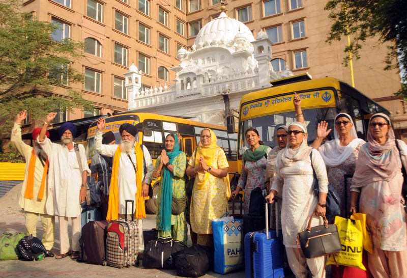 518 Sikh pilgrims cross into Pak via Attari, 78 stopped over document issues