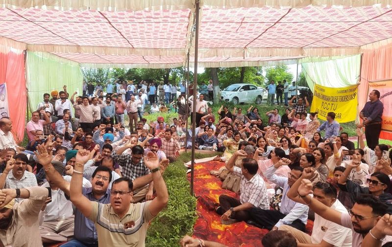 Aided-college teachers borrow money, cut expenses amid 5-month salary delay
