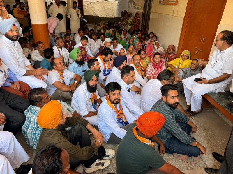 Miffed over rejection of nomination papers, Congress, SAD hold joint sit-in at Abohar