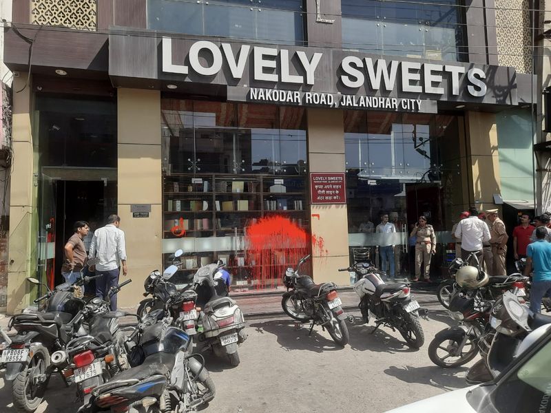 AAP protesters 'try' to write 'gaddar' on glass panels of Ashok Mittal's Lovely Sweets shop in Jalandhar