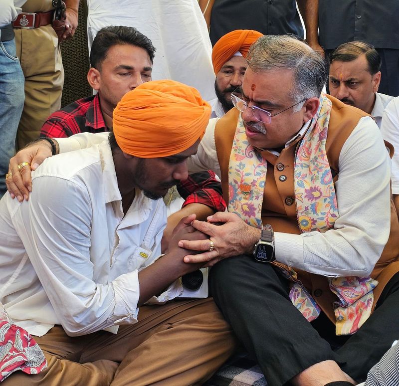 BJP MP Tarun Chugh meets Gulzar Singh’s family in Sangrur; promises to take up matter with Amit Shah