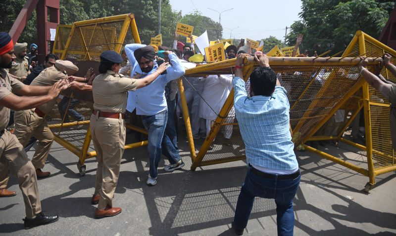 Sajjan Kumar naal yaari, Punjab naal gaddari': AAP protests outside BJP office over leaders attending Kumar’s last rites