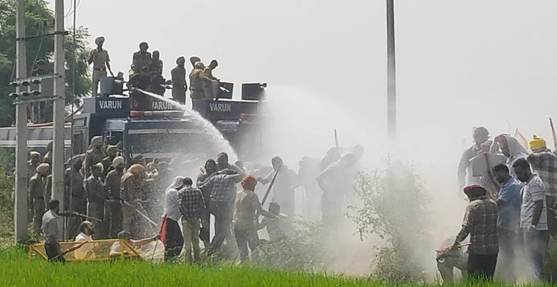 Protesters marching towards Punjab Chief Minister Bhagwant Mann village stopped by police